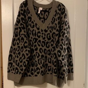 Chic Leopard V-Neck Sweater NWT